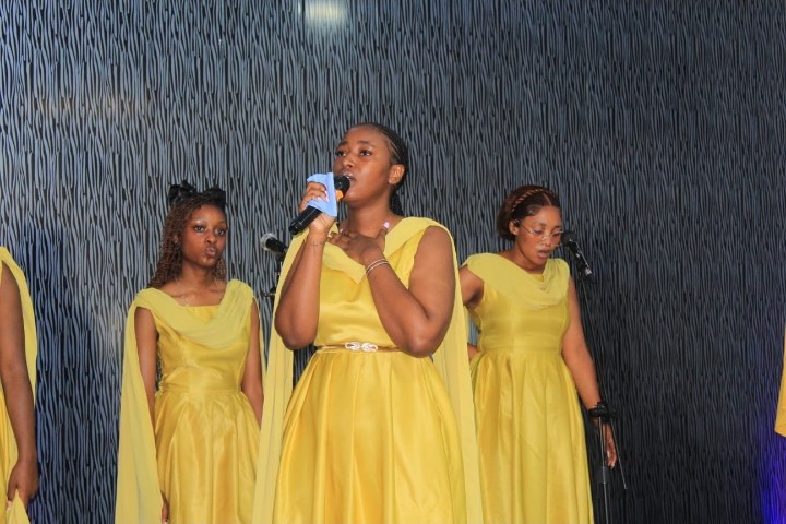 Worship photo 4